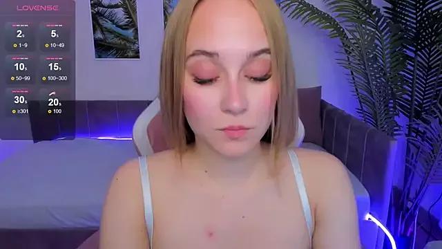LianaBright from StripChat is Freechat
