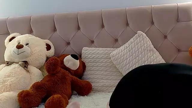 Check-out our cam rooms range and converse on a personal level with our delicious livecams streamers, showing off their spicy curves and toys.