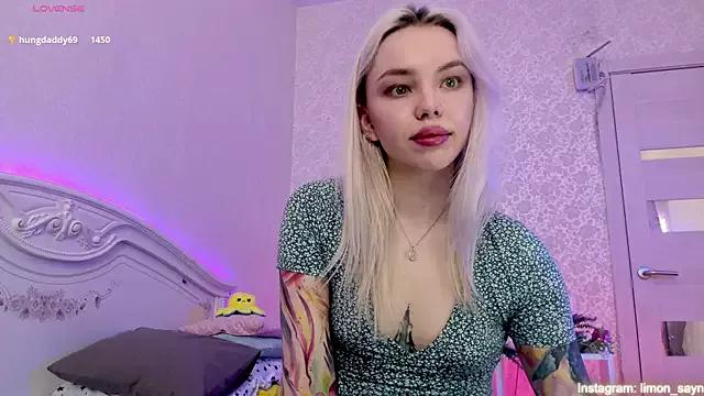 LillyMoure_ from StripChat is Freechat