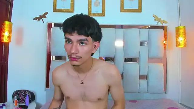 LilyAndJuan from StripChat is Freechat