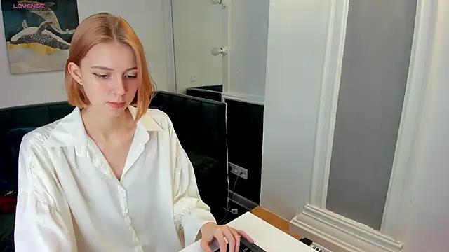 Linapuff from StripChat is Freechat
