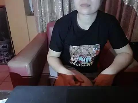 Linda-24 from StripChat is Freechat