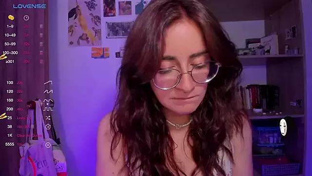 linda_giggle from StripChat is Freechat