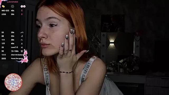LindaFoxyyy from StripChat is Freechat