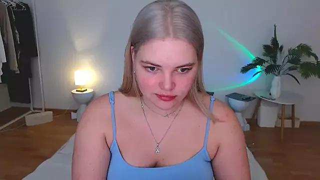 lindavlossom from StripChat is Freechat
