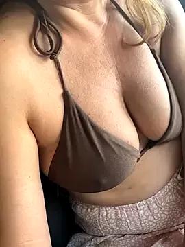 Lionessan from StripChat is Freechat