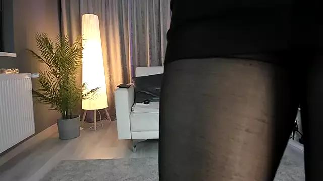 LisaAventi from StripChat is Freechat
