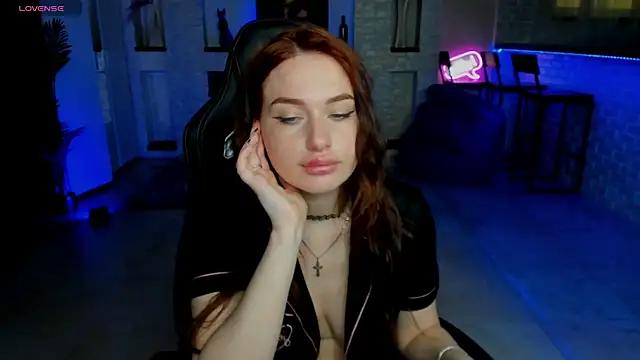 LisaElfy from StripChat is Freechat