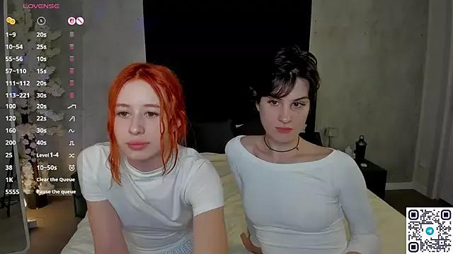 Lisafoxy_ from StripChat is Freechat