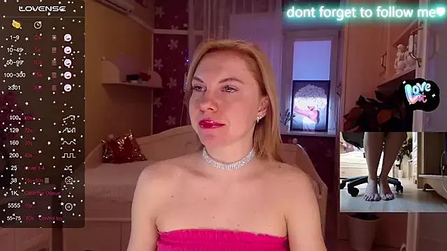 Check-out our cam rooms range and converse on a personal level with our delicious livecams streamers, showing off their spicy curves and toys.