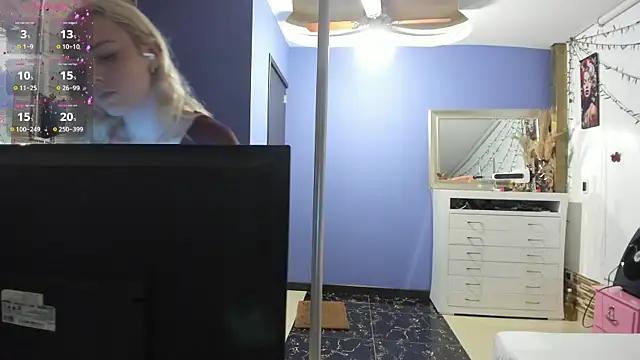 Lissa_Brow from StripChat is Freechat