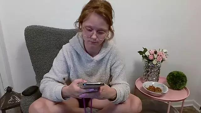little-leni from StripChat is Freechat