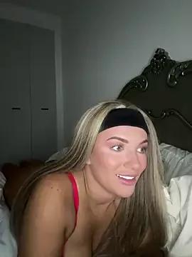 little_lola_x from StripChat is Freechat