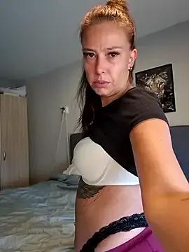 littleladyshelly from StripChat is Freechat