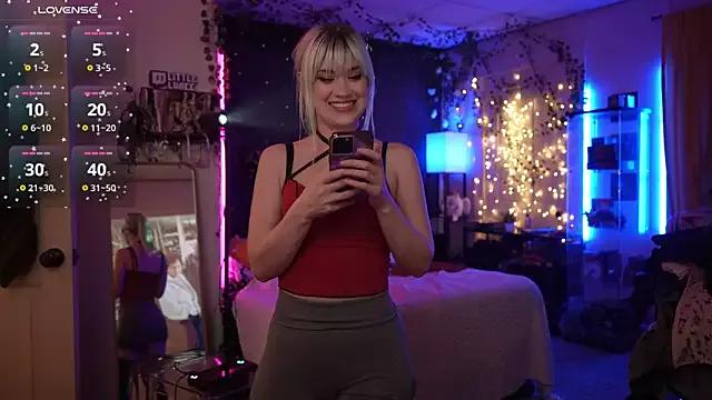 littlelune from StripChat is Freechat