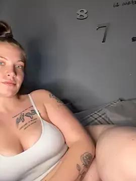 LittleRedMilf from StripChat is Freechat