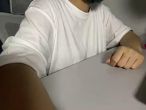 Littleseems from StripChat is Freechat