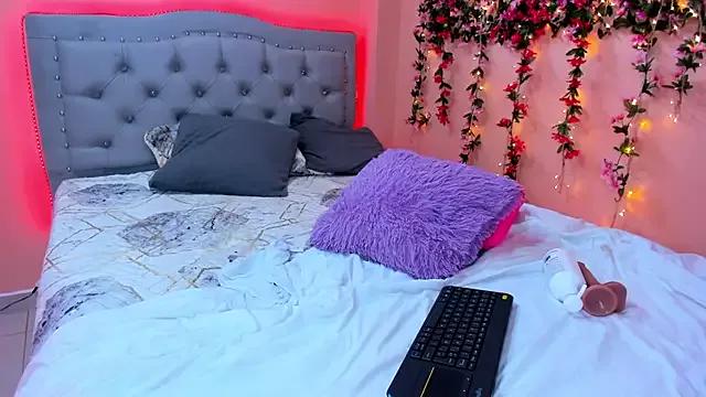 Check-out our cam rooms range and converse on a personal level with our delicious livecams streamers, showing off their spicy curves and toys.