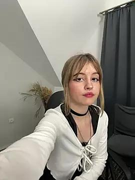 LiyaLuna from StripChat is Freechat