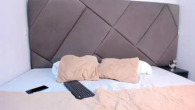 Check-out our cam rooms range and converse on a personal level with our delicious livecams streamers, showing off their spicy curves and toys.