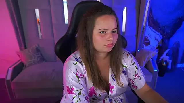 LolaCurvys from StripChat is Freechat