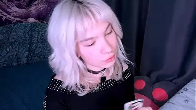 LolaDollyMur from StripChat is Freechat