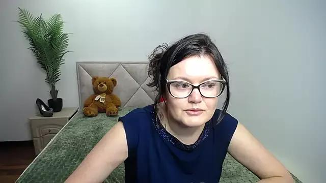 LolaHikls from StripChat is Freechat