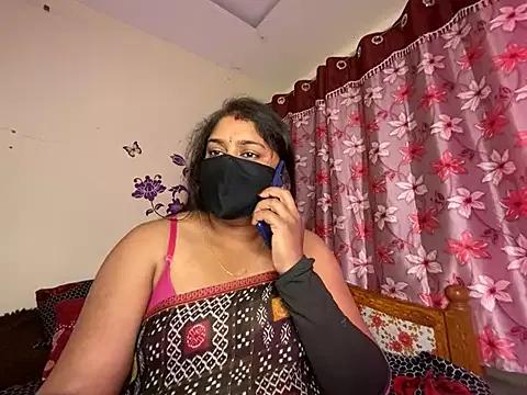 LouleyRanii from StripChat is Freechat