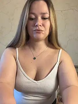 LovelyCaramelle from StripChat is Freechat