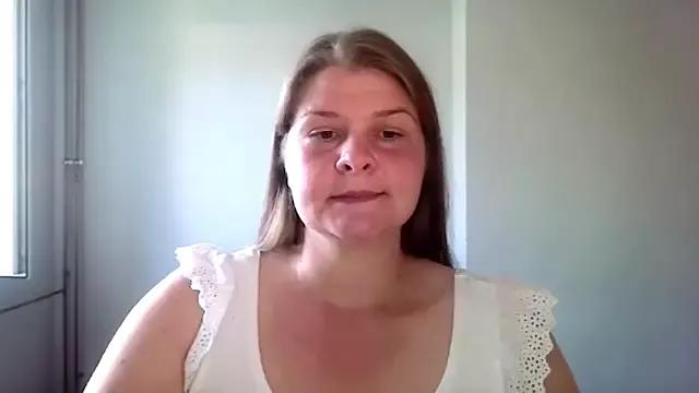 lovexCaroline from StripChat is Freechat