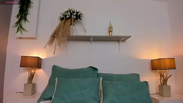 LuciaBenett from StripChat is Freechat