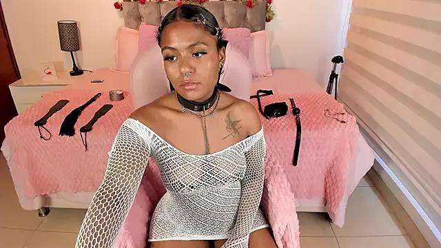 Lucie_Harper from StripChat is Freechat