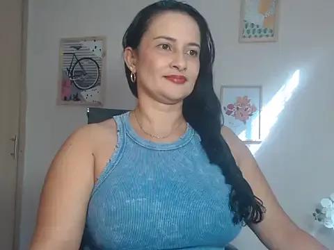 lucy_diiaz from StripChat is Freechat