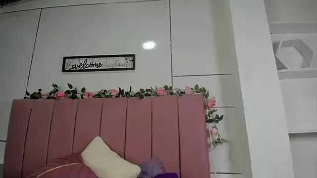 Lucy_leroy from StripChat is Freechat