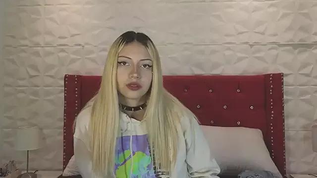 Check-out our cam rooms range and converse on a personal level with our delicious livecams streamers, showing off their spicy curves and toys.