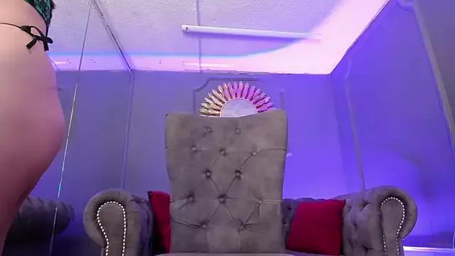 Lucy_Williiams from StripChat is Freechat