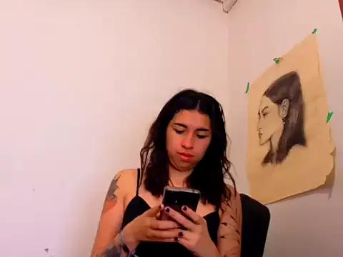 lucywhite13 from StripChat is Freechat