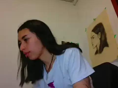 lucywhite13 from StripChat is Freechat