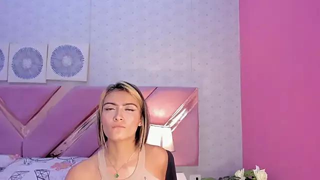 LuisaJonnes from StripChat is Freechat