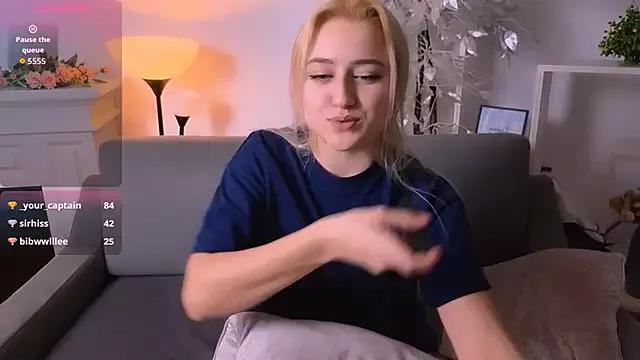 Lulu___Moon from StripChat is Freechat