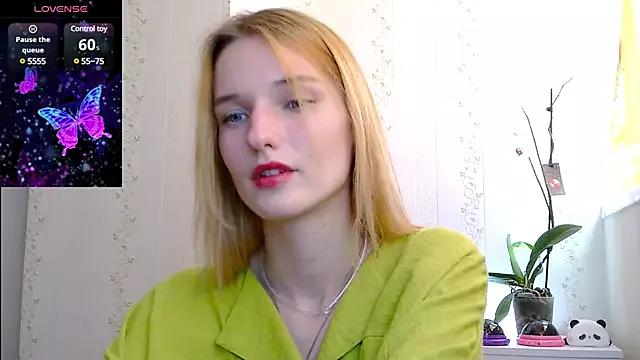 Lulu_solt from StripChat is Freechat