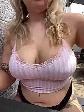 lululoverose from StripChat is Freechat