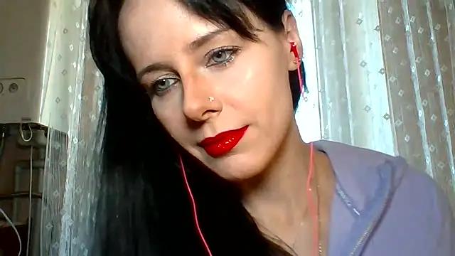 LuminousLady from StripChat is Freechat