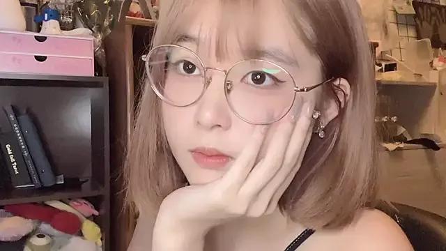 luna51888 from StripChat is Freechat