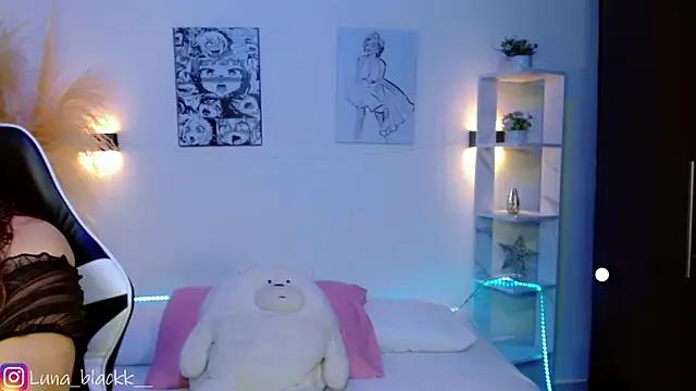 Check-out our cam rooms range and converse on a personal level with our delicious livecams streamers, showing off their spicy curves and toys.