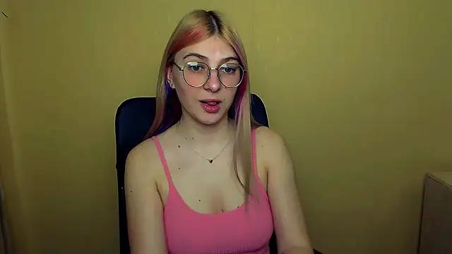 Check-out our cam rooms range and converse on a personal level with our delicious livecams streamers, showing off their spicy curves and toys.