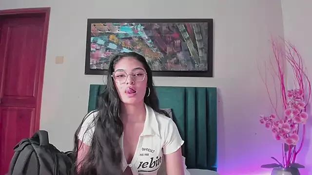 LunaAspen_ from StripChat is Freechat
