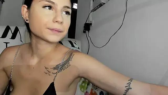 LunaHarlow from StripChat is Freechat