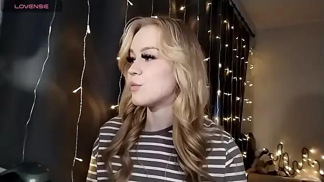 LunaPeony from StripChat is Freechat