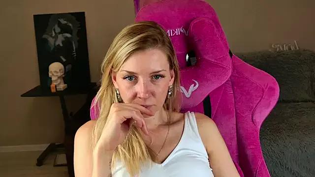 Check-out our cam rooms range and converse on a personal level with our delicious livecams streamers, showing off their spicy curves and toys.
